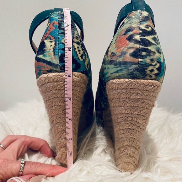 CHINESE LAUNDRY WEDGE SANDALS - Picture 6 of 7